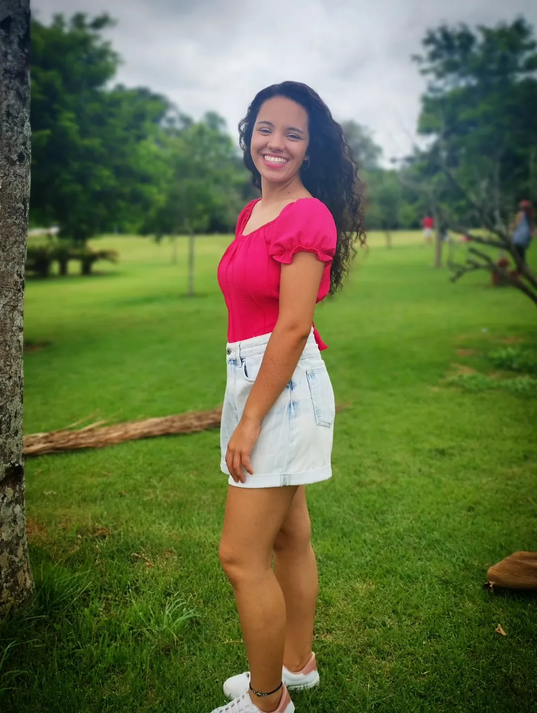 Retrato de Victoria em um campo verde